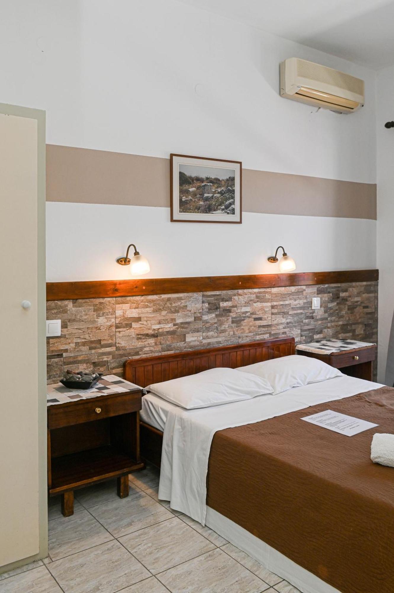 Narkissos Hotel Kamári Exteriör bild