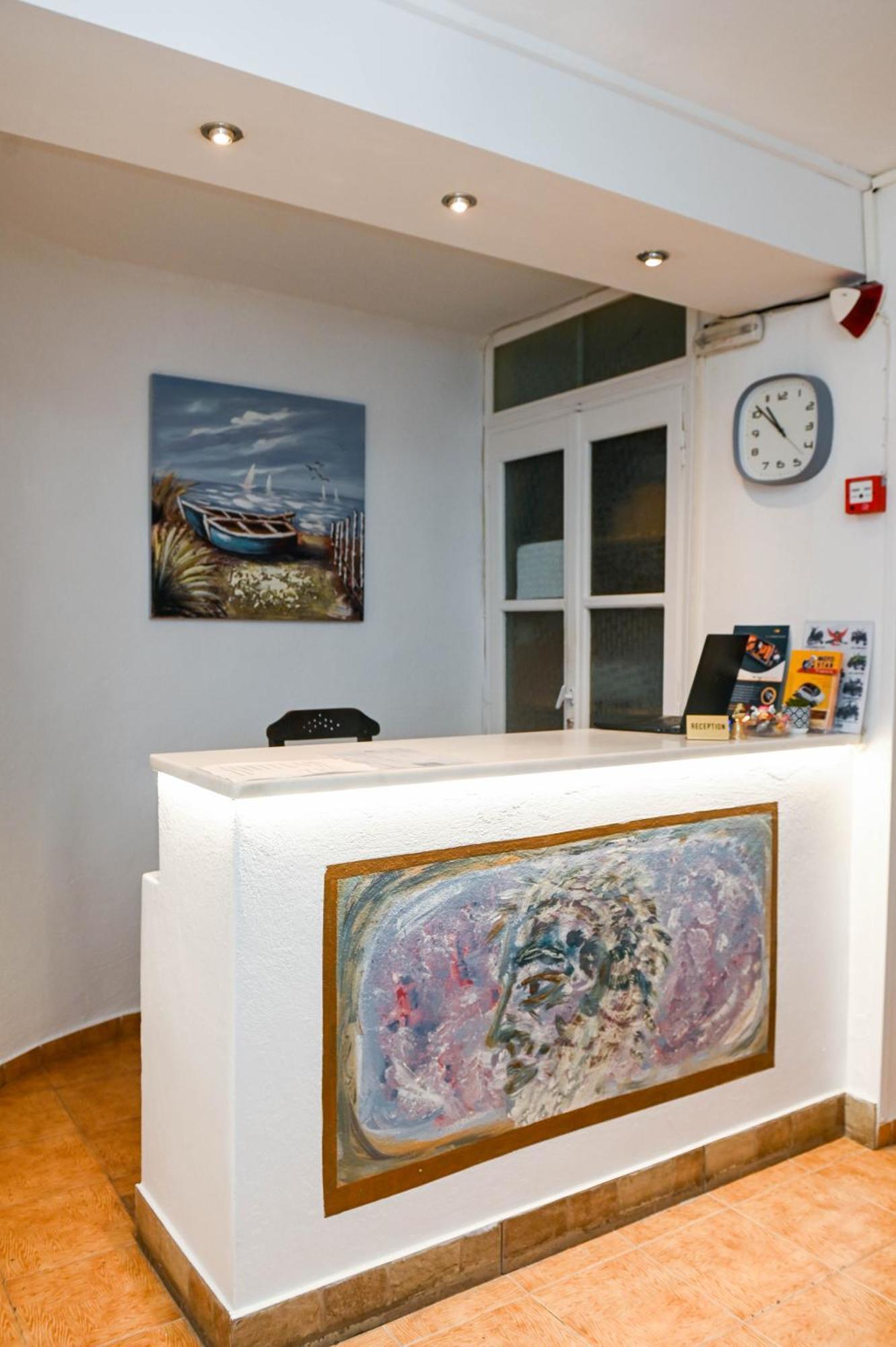 Narkissos Hotel Kamári Exteriör bild
