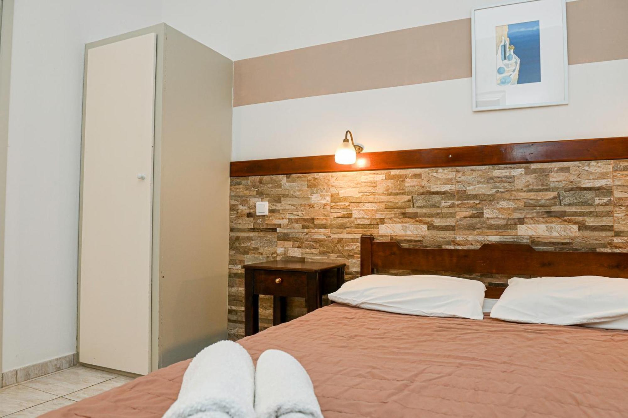 Narkissos Hotel Kamári Exteriör bild