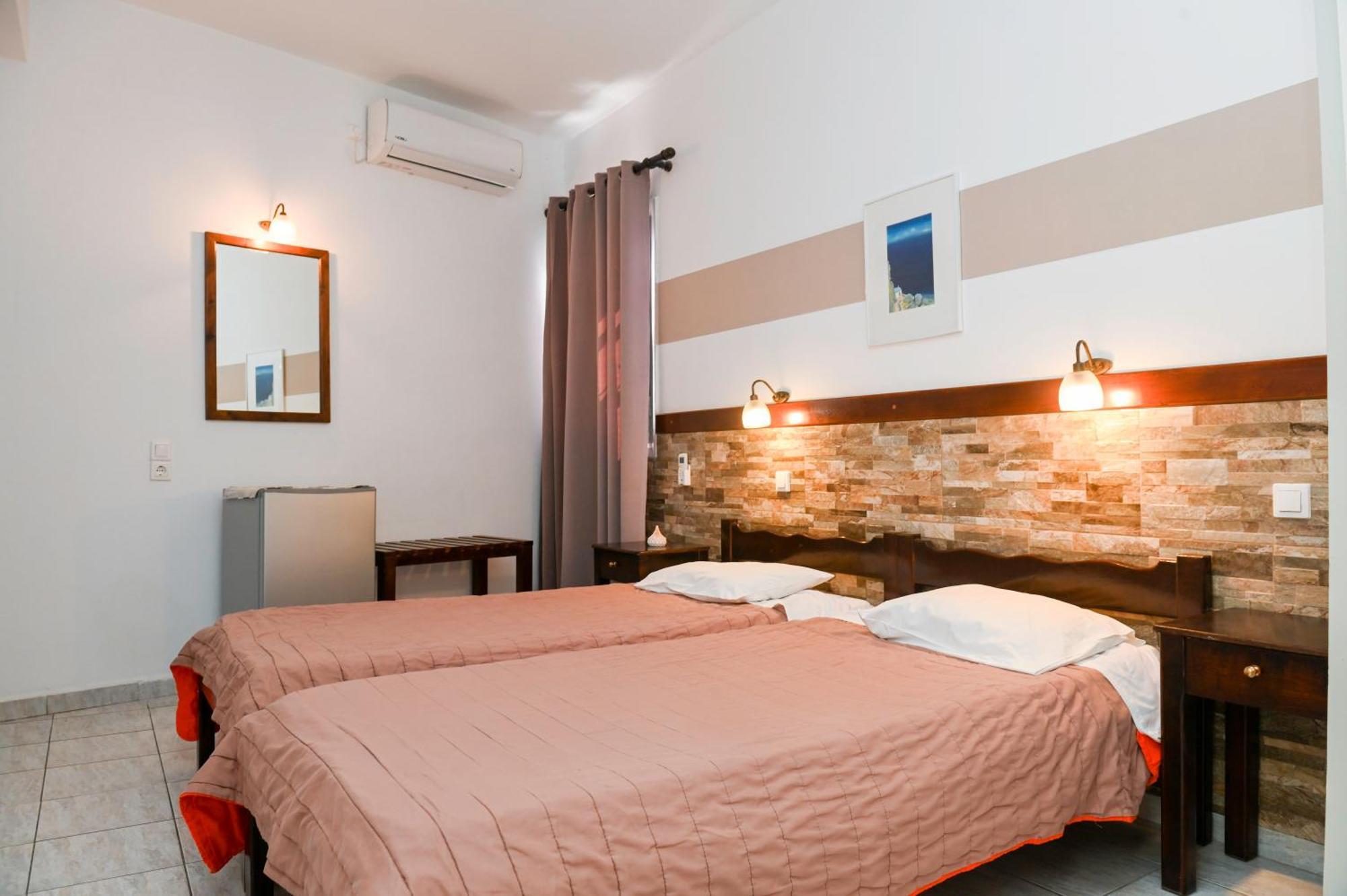 Narkissos Hotel Kamári Exteriör bild